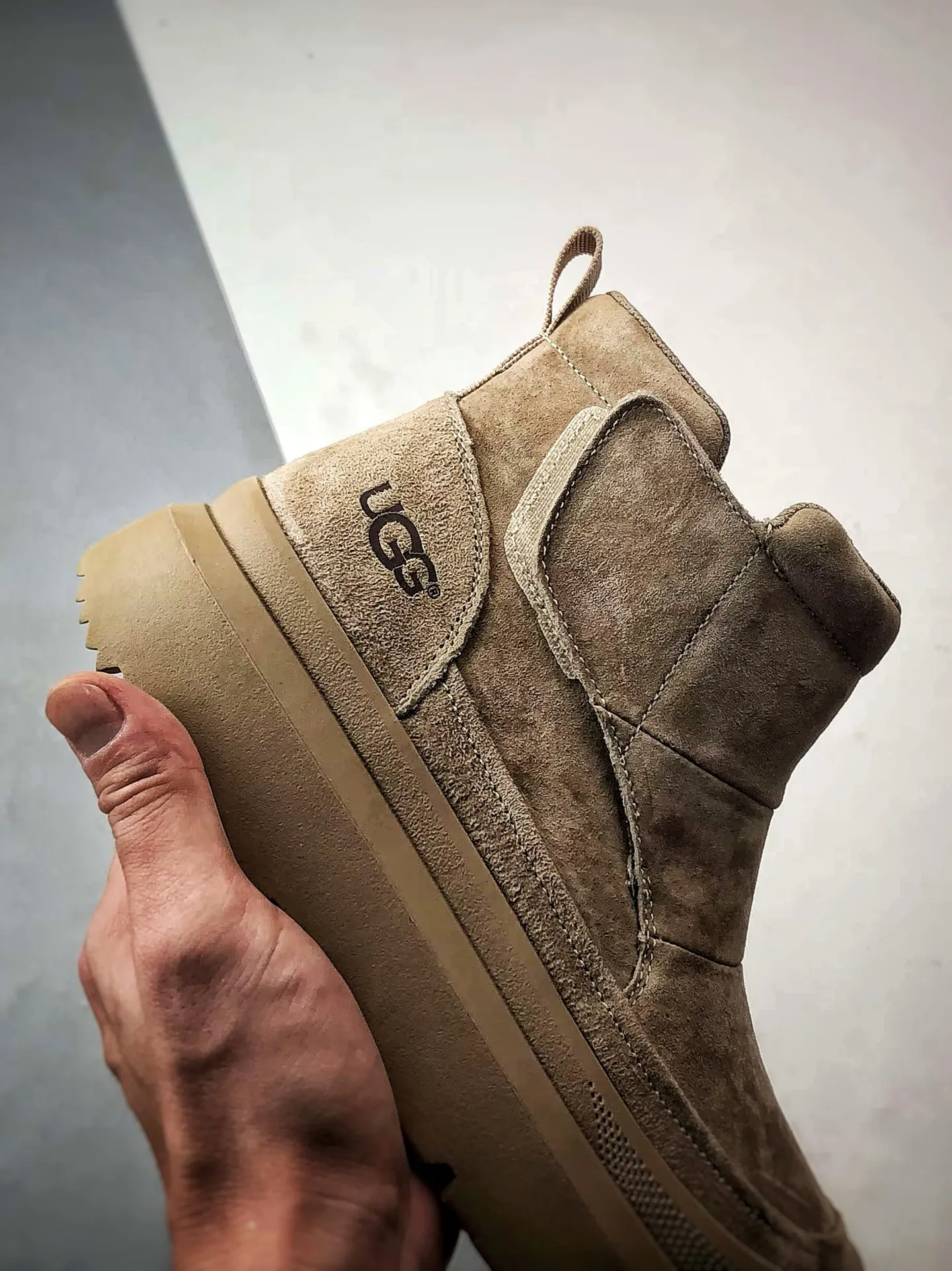 💰560 UGG Tasman Weather Hybrid Tasman hybrid series 2025ss autumn and winter new products Men's high-top thick-soled lightweight casual Martin boots #Purchasing only for quality The fabric is made of imported first-layer cowhide material External high-elastic Modern External non-slip rubber plastic foam ultra-light outsole Side zipper + Velcro design Very easy to put on and take off Made of TPU molded leather upper material #EVA light wing outsole, non-slip, wear-resistant and good elasticity Size: 39 40 41 42 43 44 (leather shoe size)
